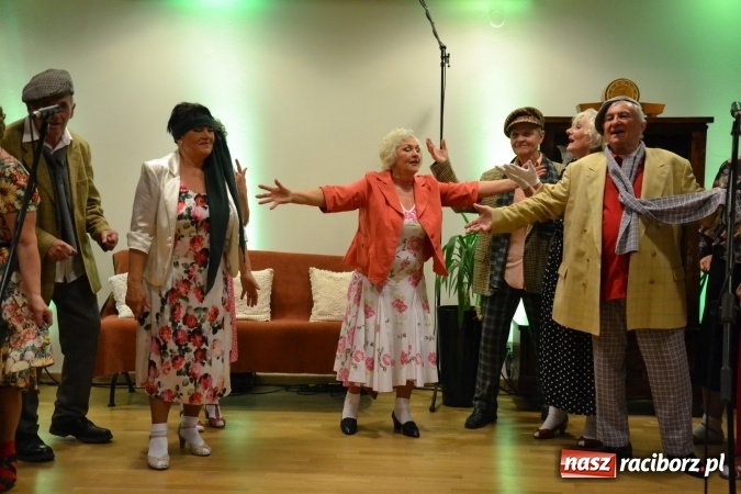 Zdjęcie w galerii na portalu naszraciborz.pl: Lwowska muzyka, przepiękne stroje i dekoracje, czyli Lwowska domówka na Zamku Piastowskim  wiadomości z regionu