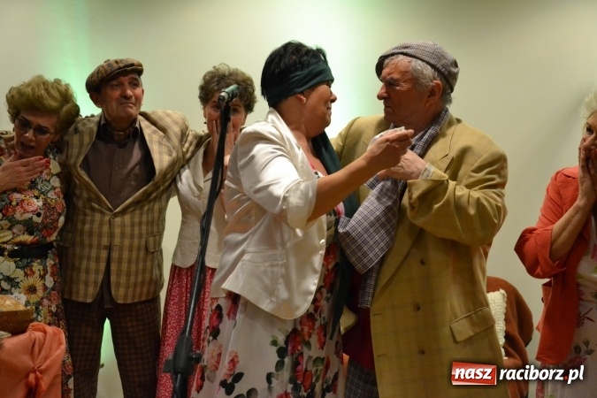 Zdjęcie w galerii na portalu naszraciborz.pl: Lwowska muzyka, przepiękne stroje i dekoracje, czyli Lwowska domówka na Zamku Piastowskim  wiadomości z regionu