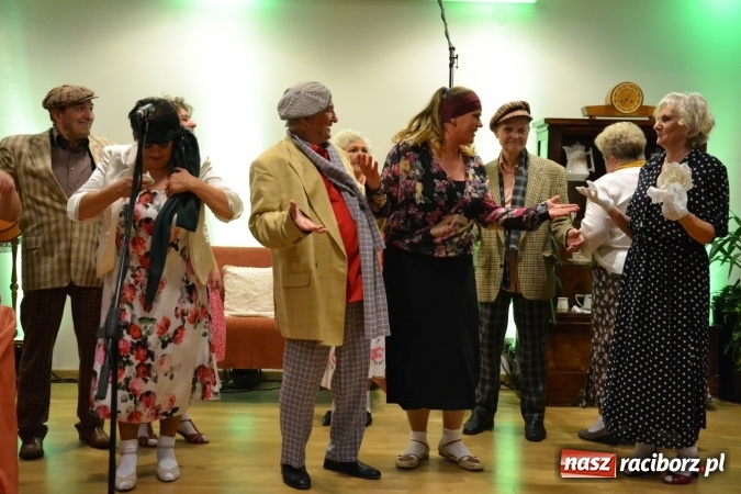 Zdjęcie w galerii na portalu naszraciborz.pl: Lwowska muzyka, przepiękne stroje i dekoracje, czyli Lwowska domówka na Zamku Piastowskim  wiadomości z regionu