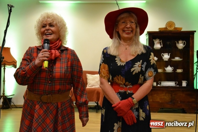 Zdjęcie w galerii na portalu naszraciborz.pl: Lwowska muzyka, przepiękne stroje i dekoracje, czyli Lwowska domówka na Zamku Piastowskim  wiadomości z regionu