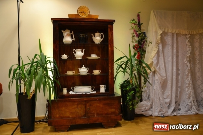 Zdjęcie w galerii na portalu naszraciborz.pl: Lwowska muzyka, przepiękne stroje i dekoracje, czyli Lwowska domówka na Zamku Piastowskim  wiadomości z regionu