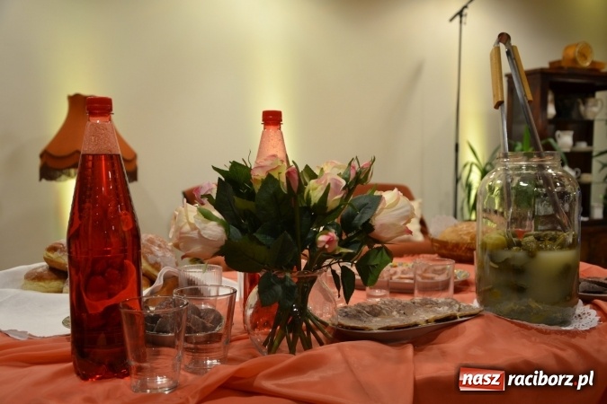 Zdjęcie w galerii na portalu naszraciborz.pl: Lwowska muzyka, przepiękne stroje i dekoracje, czyli Lwowska domówka na Zamku Piastowskim  wiadomości z regionu