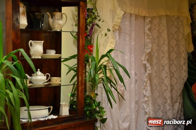 Zdjęcie w galerii na portalu naszraciborz.pl: Lwowska muzyka, przepiękne stroje i dekoracje, czyli Lwowska domówka na Zamku Piastowskim  wiadomości z regionu