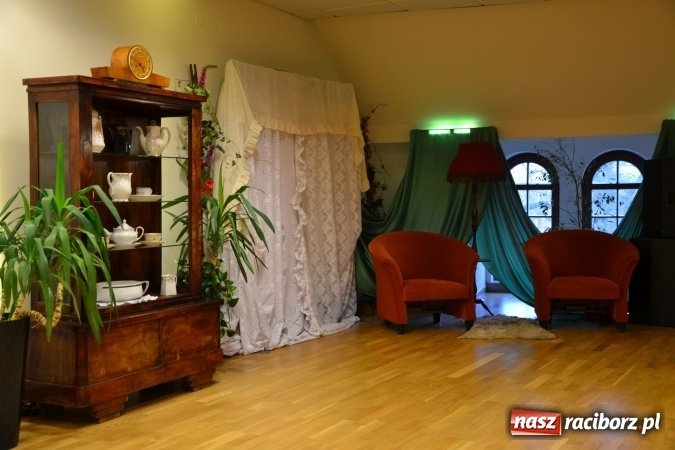 Zdjęcie w galerii na portalu naszraciborz.pl: Lwowska muzyka, przepiękne stroje i dekoracje, czyli Lwowska domówka na Zamku Piastowskim  wiadomości z regionu