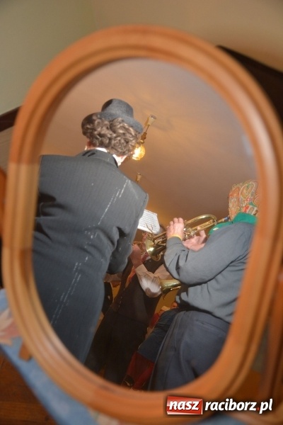 Zdjęcie w galerii na portalu naszraciborz.pl: I po karnawale. Pogrzebanie basa w Krzanowicach FOTO i WIDEO wiadomości z regionu