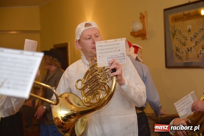 Zdjęcie w galerii na portalu naszraciborz.pl: I po karnawale. Pogrzebanie basa w Krzanowicach FOTO i WIDEO wiadomości z regionu