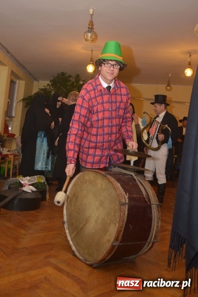 Zdjęcie w galerii na portalu naszraciborz.pl: I po karnawale. Pogrzebanie basa w Krzanowicach FOTO i WIDEO wiadomości z regionu