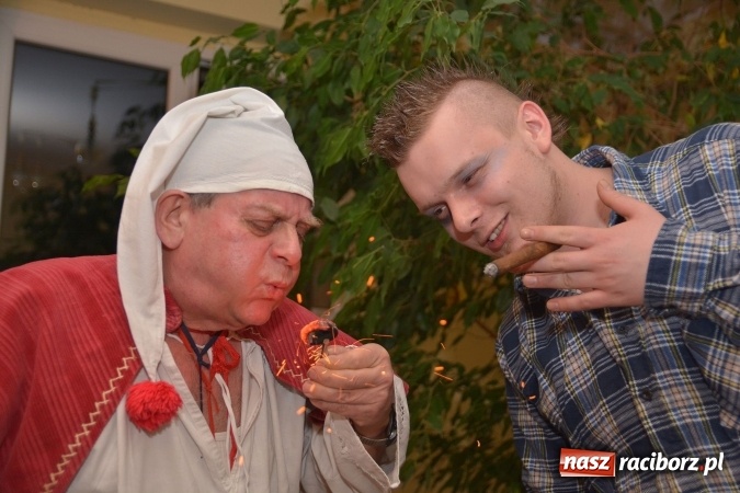 Zdjęcie w galerii na portalu naszraciborz.pl: I po karnawale. Pogrzebanie basa w Krzanowicach FOTO i WIDEO wiadomości z regionu