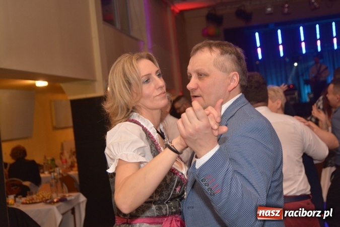 Zdjęcie w galerii na portalu naszraciborz.pl: I po karnawale. Pogrzebanie basa w Krzanowicach FOTO i WIDEO wiadomości z regionu