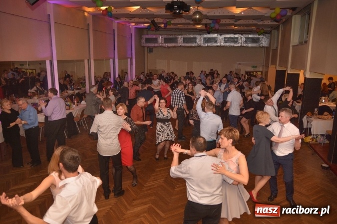 Zdjęcie w galerii na portalu naszraciborz.pl: I po karnawale. Pogrzebanie basa w Krzanowicach FOTO i WIDEO wiadomości z regionu