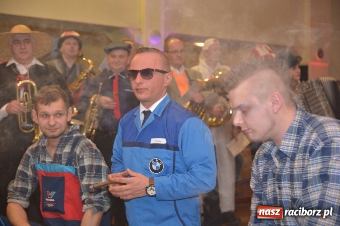 Zdjęcie w galerii na portalu naszraciborz.pl: I po karnawale. Pogrzebanie basa w Krzanowicach FOTO i WIDEO wiadomości z regionu