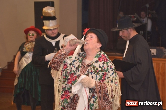 Zdjęcie w galerii na portalu naszraciborz.pl: I po karnawale. Pogrzebanie basa w Krzanowicach FOTO i WIDEO wiadomości z regionu