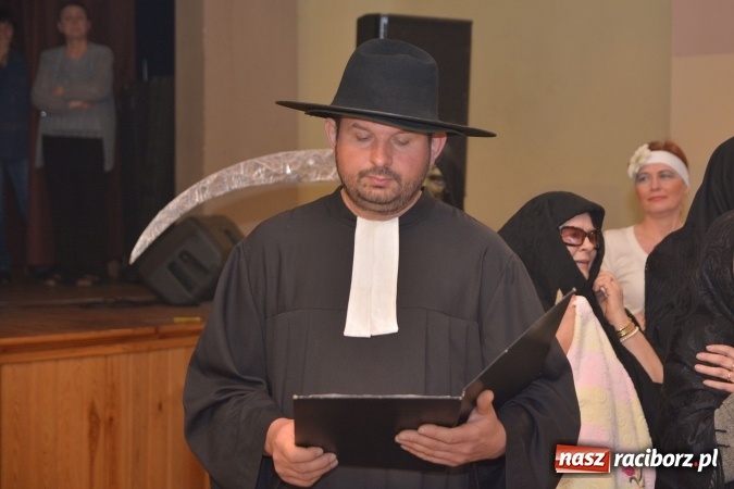 Zdjęcie w galerii na portalu naszraciborz.pl: I po karnawale. Pogrzebanie basa w Krzanowicach FOTO i WIDEO wiadomości z regionu