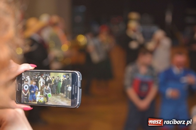 Zdjęcie w galerii na portalu naszraciborz.pl: I po karnawale. Pogrzebanie basa w Krzanowicach FOTO i WIDEO wiadomości z regionu