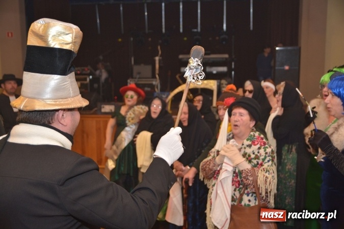 Zdjęcie w galerii na portalu naszraciborz.pl: I po karnawale. Pogrzebanie basa w Krzanowicach FOTO i WIDEO wiadomości z regionu