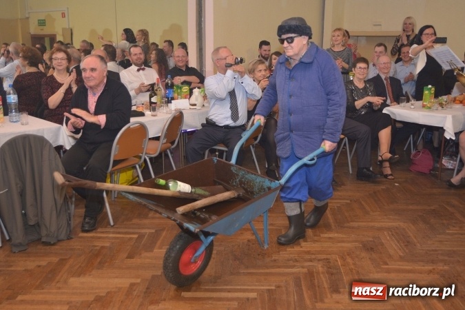 Zdjęcie w galerii na portalu naszraciborz.pl: I po karnawale. Pogrzebanie basa w Krzanowicach FOTO i WIDEO wiadomości z regionu