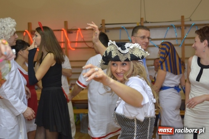 Zdjęcie w galerii na portalu naszraciborz.pl: Rewia gwiazd na ostatkach w Samborowicach FOTOREPORTRAŻ wiadomości z regionu