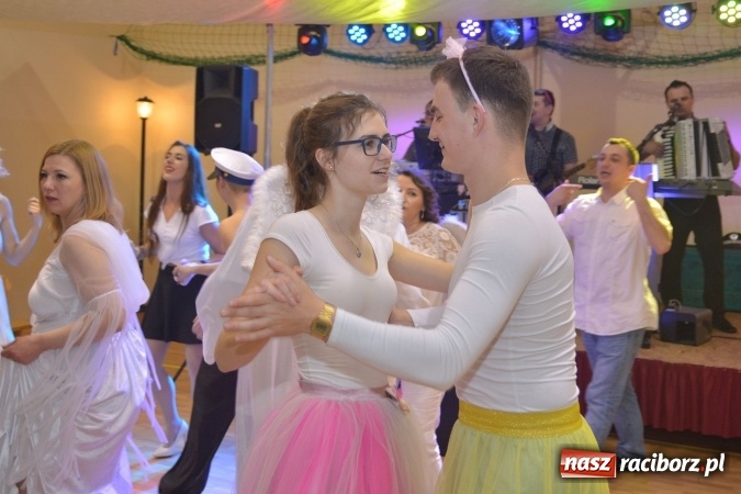 Zdjęcie w galerii na portalu naszraciborz.pl: Rewia gwiazd na ostatkach w Samborowicach FOTOREPORTRAŻ wiadomości z regionu