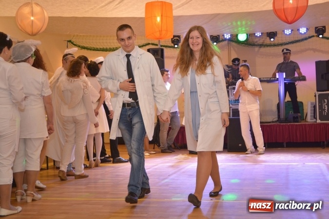 Zdjęcie w galerii na portalu naszraciborz.pl: Rewia gwiazd na ostatkach w Samborowicach FOTOREPORTRAŻ wiadomości z regionu