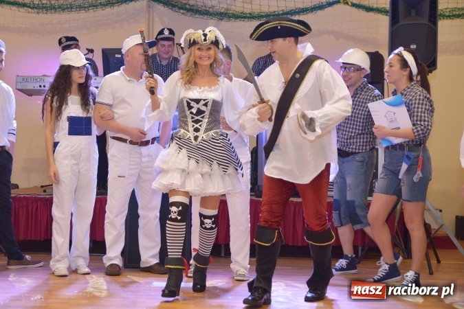 Zdjęcie w galerii na portalu naszraciborz.pl: Rewia gwiazd na ostatkach w Samborowicach FOTOREPORTRAŻ wiadomości z regionu