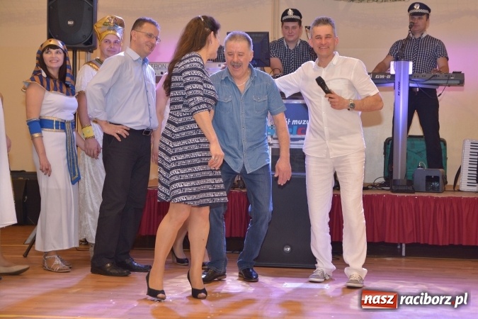 Zdjęcie w galerii na portalu naszraciborz.pl: Rewia gwiazd na ostatkach w Samborowicach FOTOREPORTRAŻ wiadomości z regionu