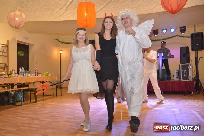 Zdjęcie w galerii na portalu naszraciborz.pl: Rewia gwiazd na ostatkach w Samborowicach FOTOREPORTRAŻ wiadomości z regionu