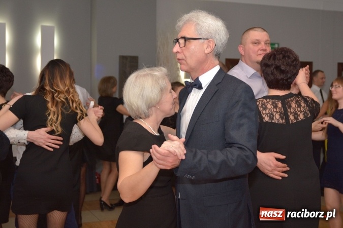 Zdjęcie w galerii na portalu naszraciborz.pl: Twork&oacute;w żegnał karnawał na zabawie szkolnej wiadomości z regionu