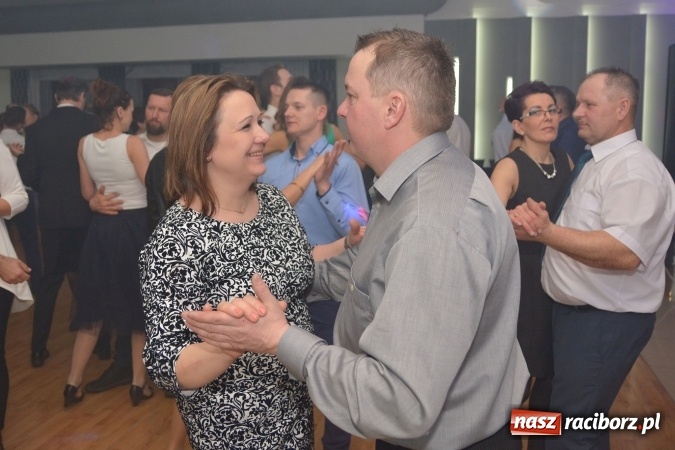 Zdjęcie w galerii na portalu naszraciborz.pl: Twork&oacute;w żegnał karnawał na zabawie szkolnej wiadomości z regionu