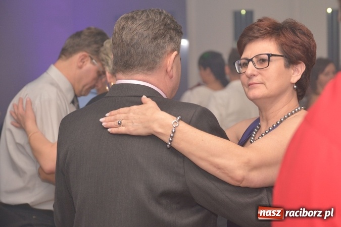 Zdjęcie w galerii na portalu naszraciborz.pl: Twork&oacute;w żegnał karnawał na zabawie szkolnej wiadomości z regionu