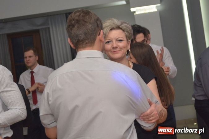 Zdjęcie w galerii na portalu naszraciborz.pl: Twork&oacute;w żegnał karnawał na zabawie szkolnej wiadomości z regionu