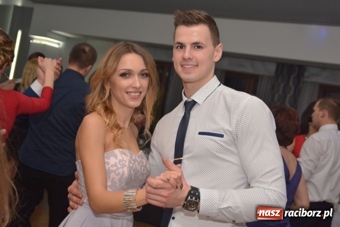 Zdjęcie w galerii na portalu naszraciborz.pl: Twork&oacute;w żegnał karnawał na zabawie szkolnej wiadomości z regionu