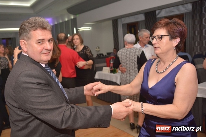 Zdjęcie w galerii na portalu naszraciborz.pl: Twork&oacute;w żegnał karnawał na zabawie szkolnej wiadomości z regionu