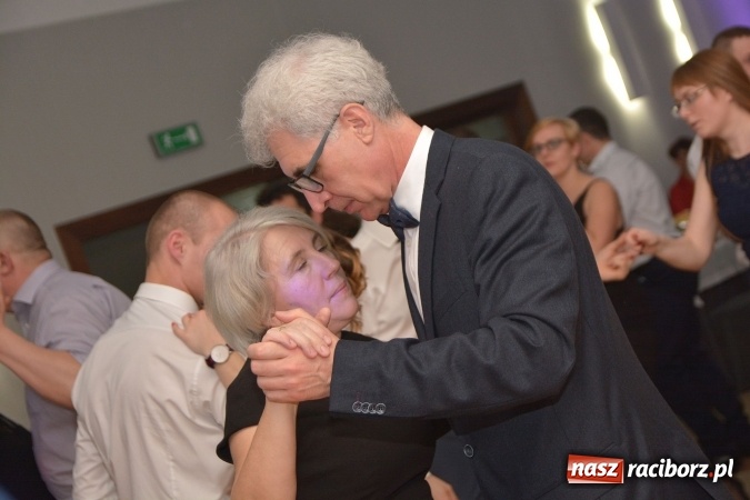 Zdjęcie w galerii na portalu naszraciborz.pl: Twork&oacute;w żegnał karnawał na zabawie szkolnej wiadomości z regionu