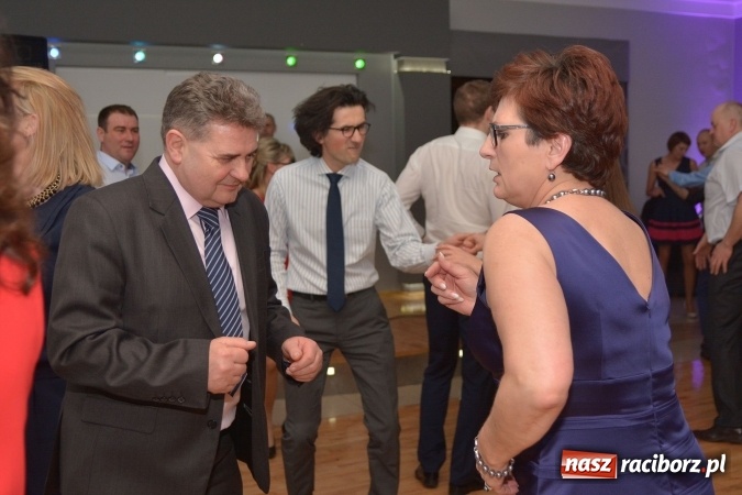 Zdjęcie w galerii na portalu naszraciborz.pl: Twork&oacute;w żegnał karnawał na zabawie szkolnej wiadomości z regionu