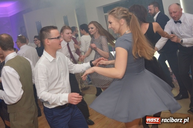 Zdjęcie w galerii na portalu naszraciborz.pl: Twork&oacute;w żegnał karnawał na zabawie szkolnej wiadomości z regionu