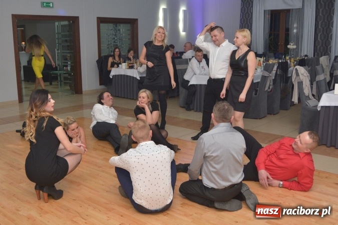 Zdjęcie w galerii na portalu naszraciborz.pl: Twork&oacute;w żegnał karnawał na zabawie szkolnej wiadomości z regionu