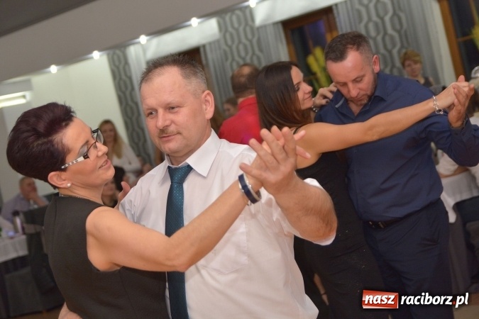 Zdjęcie w galerii na portalu naszraciborz.pl: Twork&oacute;w żegnał karnawał na zabawie szkolnej wiadomości z regionu