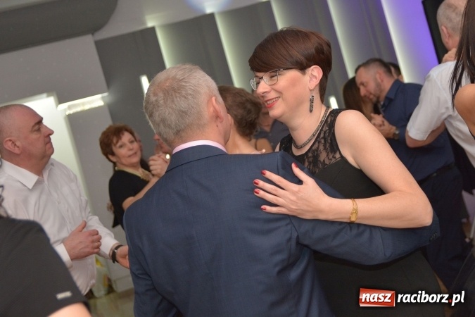 Zdjęcie w galerii na portalu naszraciborz.pl: Twork&oacute;w żegnał karnawał na zabawie szkolnej wiadomości z regionu