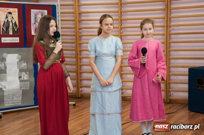 Zdjęcie w galerii na portalu naszraciborz.pl: Książęta Raciborscy? Od lat patronują raciborskiej szkole! Dni otwarte w SP18 wiadomości z regionu