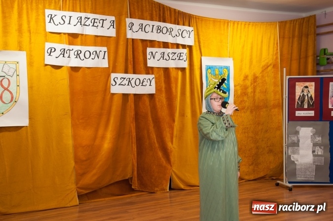 Zdjęcie w galerii na portalu naszraciborz.pl: Książęta Raciborscy? Od lat patronują raciborskiej szkole! Dni otwarte w SP18 wiadomości z regionu