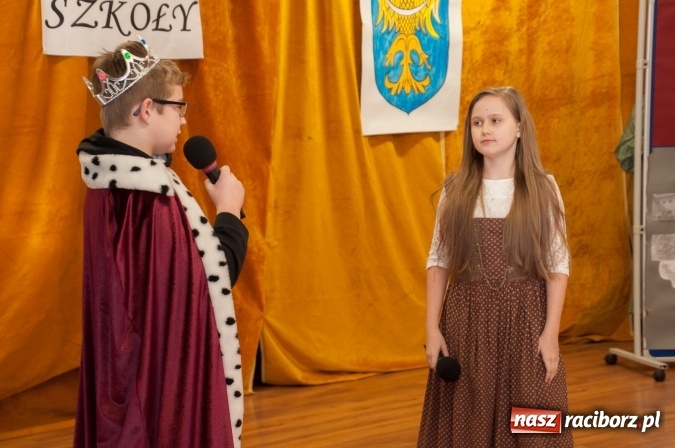 Zdjęcie w galerii na portalu naszraciborz.pl: Książęta Raciborscy? Od lat patronują raciborskiej szkole! Dni otwarte w SP18 wiadomości z regionu