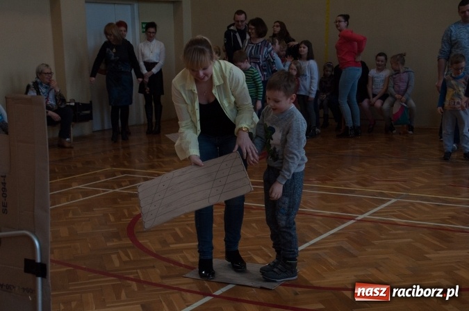 Zdjęcie w galerii na portalu naszraciborz.pl: Książęta Raciborscy? Od lat patronują raciborskiej szkole! Dni otwarte w SP18 wiadomości z regionu