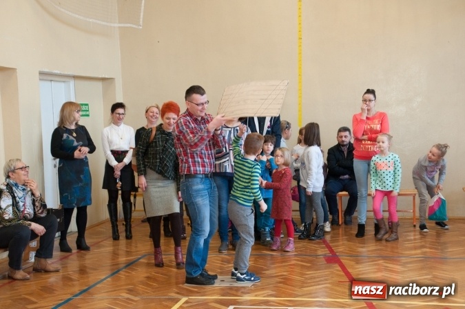Zdjęcie w galerii na portalu naszraciborz.pl: Książęta Raciborscy? Od lat patronują raciborskiej szkole! Dni otwarte w SP18 wiadomości z regionu