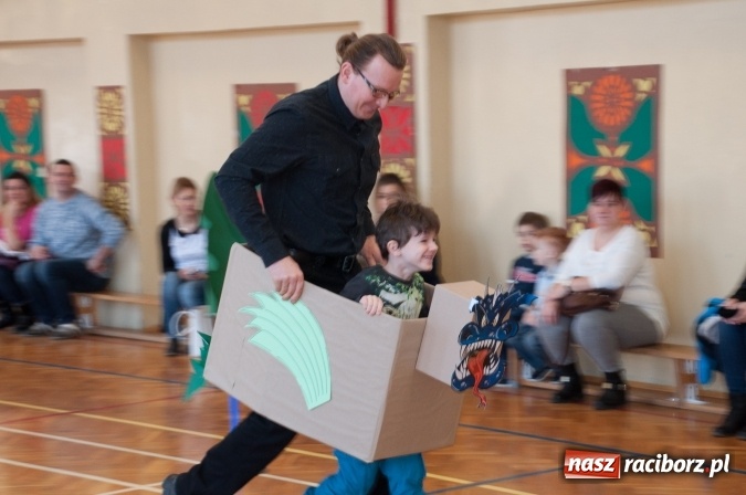 Zdjęcie w galerii na portalu naszraciborz.pl: Książęta Raciborscy? Od lat patronują raciborskiej szkole! Dni otwarte w SP18 wiadomości z regionu