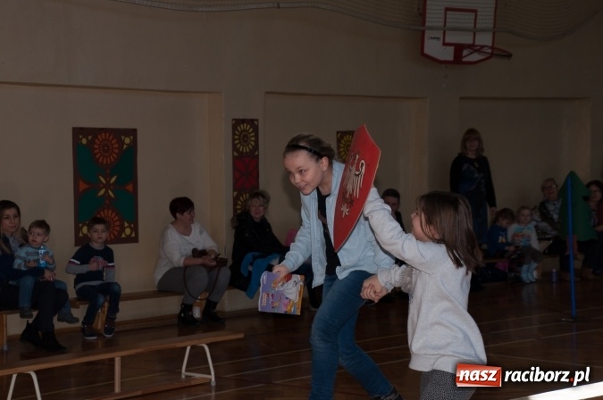 Zdjęcie w galerii na portalu naszraciborz.pl: Książęta Raciborscy? Od lat patronują raciborskiej szkole! Dni otwarte w SP18 wiadomości z regionu