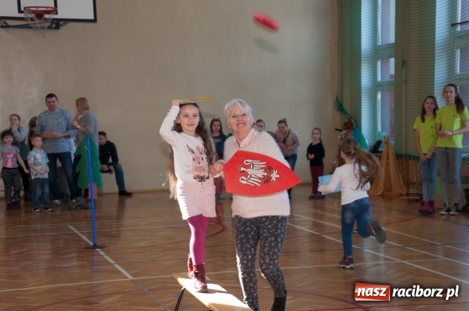 Zdjęcie w galerii na portalu naszraciborz.pl: Książęta Raciborscy? Od lat patronują raciborskiej szkole! Dni otwarte w SP18 wiadomości z regionu