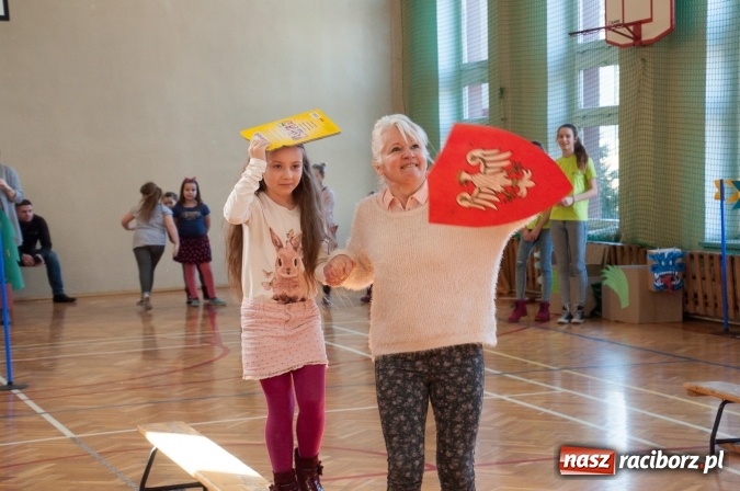 Zdjęcie w galerii na portalu naszraciborz.pl: Książęta Raciborscy? Od lat patronują raciborskiej szkole! Dni otwarte w SP18 wiadomości z regionu