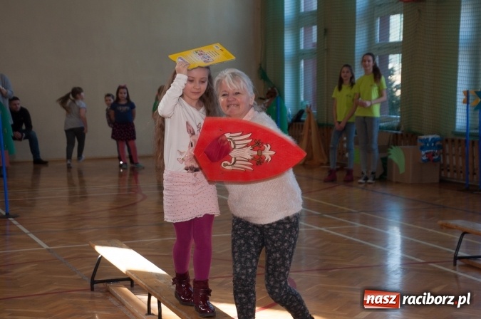 Zdjęcie w galerii na portalu naszraciborz.pl: Książęta Raciborscy? Od lat patronują raciborskiej szkole! Dni otwarte w SP18 wiadomości z regionu