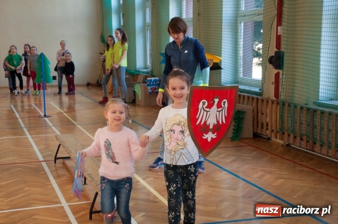 Zdjęcie w galerii na portalu naszraciborz.pl: Książęta Raciborscy? Od lat patronują raciborskiej szkole! Dni otwarte w SP18 wiadomości z regionu