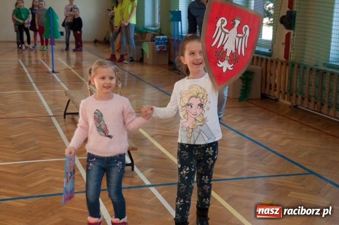 Zdjęcie w galerii na portalu naszraciborz.pl: Książęta Raciborscy? Od lat patronują raciborskiej szkole! Dni otwarte w SP18 wiadomości z regionu